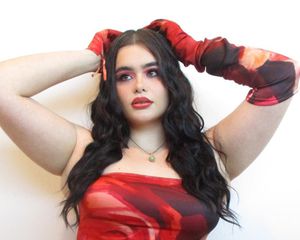 The actress Barbie Ferreira with wavy, type 2A hair