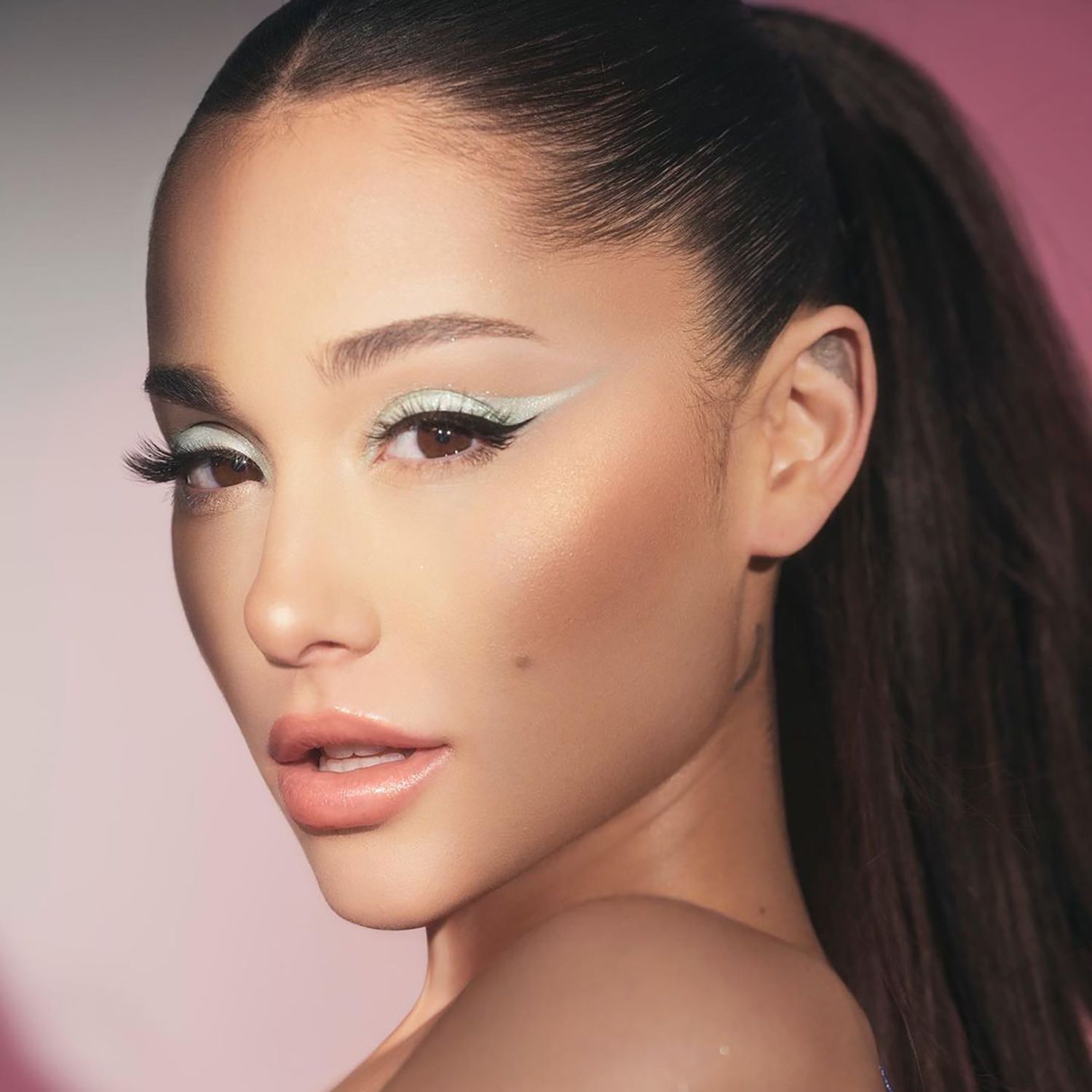 Ariana Grande in r.e.m. Beauty makeup