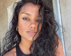 The actor Simone Ashley with wavy, 2B hair