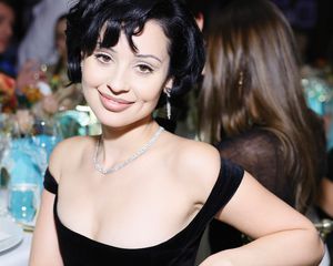 Alexa Demie with a Modern Monroe bob