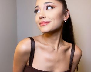 Ariana Grande with deep brunette hair 