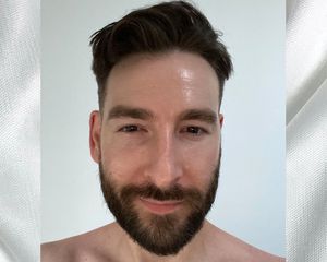 The author shows his skin after using the mask