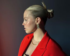 Photo of woman with spiky bun