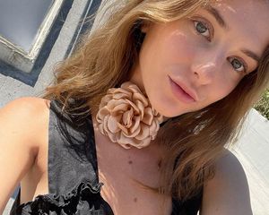 Woman wearing a corsage choker 