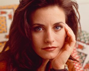 Courtney Cox as Monica Geller 
