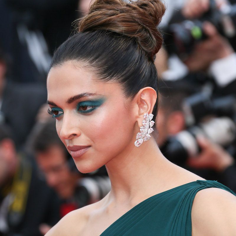 Holiday Makeup Looks Emerald Eyeshadow Deepika Padukone