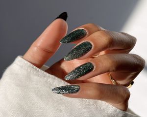 glitter manicure
