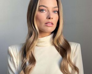 Margot Robbie with long waves 