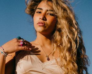 Sienna May Gomez curly hair