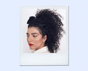 woman wearing ribbon hairstyle