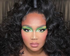 Lizzo in green eyeshadow 