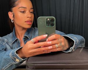 Ella Mai with short square nails 