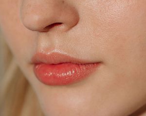 Natural Ways to Plump Your Lips