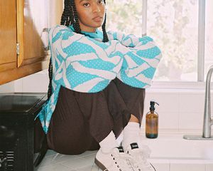 Model wearing Simple Sneakers